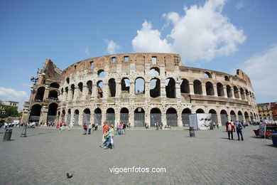 Coliseo Romano - Exteriores (70 d.C.). 