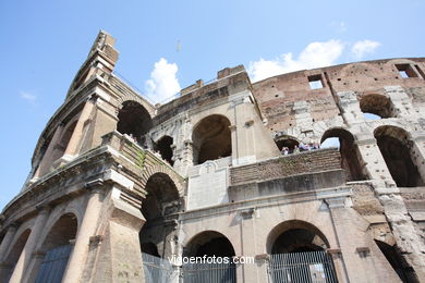 Coliseo Romano - Exteriores (70 d.C.). 