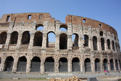 Coliseo Romano - Exteriores (70 d.C.). 