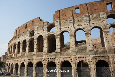 Coliseo Romano - Exteriores (70 d.C.). 