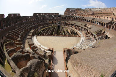 Coliseo Romano - Interiores (70 d.C.). 