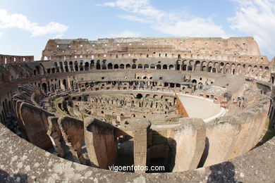 Coliseo Romano - Interiores (70 d.C.). 