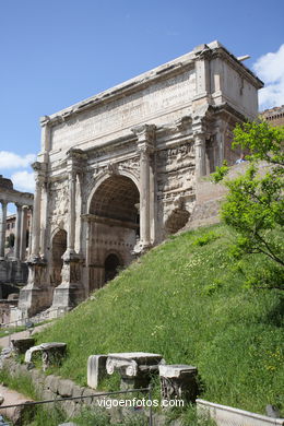 Arco de Septimo Severo (203 d.C.). 