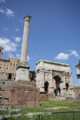 Arco de Septimo Severo (203 d.C.). 