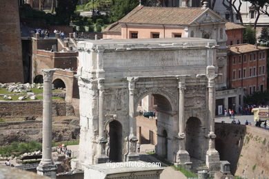 Arco de Septimo Severo (203 d.C.). 