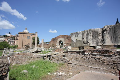 Basilica Emilia (179 a.C.). 