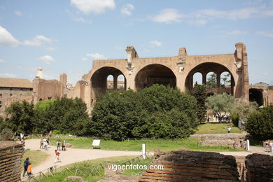 Basilica de Majencio - Massenzio (306 d.C.). 