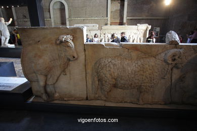 Curia Hostilia, sede del Senado (44 a.C.).