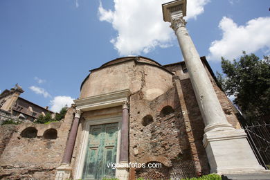 Templo di Romulo (309 d.C.). 