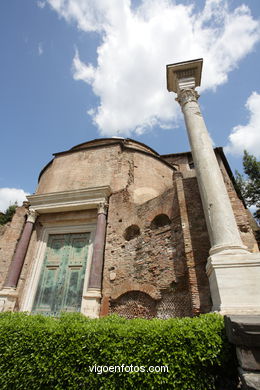 Templo di Romulo (309 d.C.). 