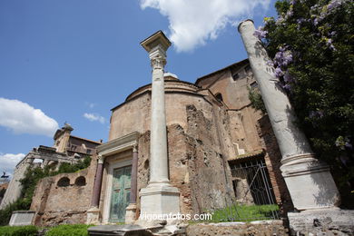 Templo di Romulo (309 d.C.). 