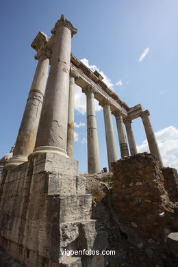 Templo de Saturno (501 a.C.). 