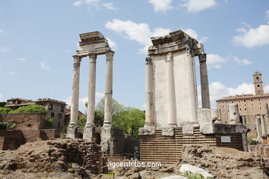 Templo de Vesta y Casa de Las Virgenes Vestales (240 a.C.). 