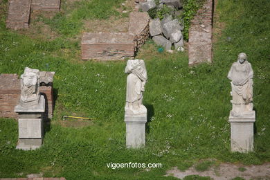 Templo de Vesta y Casa de Las Virgenes Vestales (240 a.C.). 