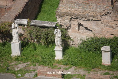 Templo de Vesta y Casa de Las Virgenes Vestales (240 a.C.). 