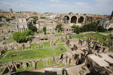 Templo de Vesta y Casa de Las Virgenes Vestales (240 a.C.). 