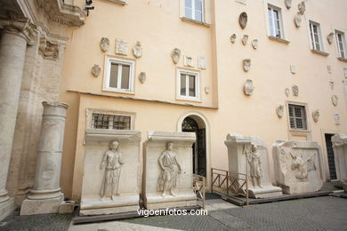 Museos Capitolinos (Capitolini). 