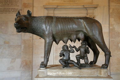 Loba Capitolina - Romulo y Remo . 