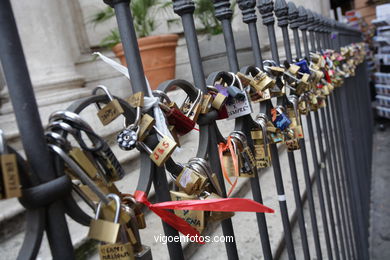 Candados del Amor. En Trevi.. 