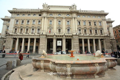 Piazza Colonna. 