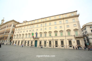 Piazza Colonna. 