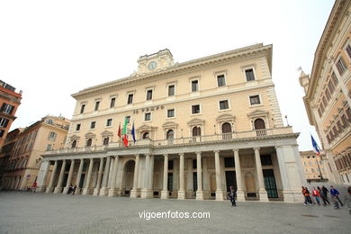 Piazza Colonna. 