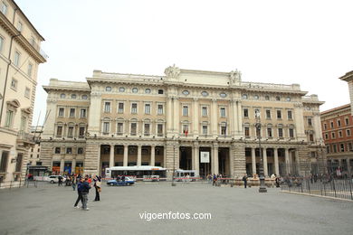 Piazza Colonna. 