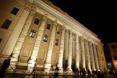 Piazza di Pietra. 