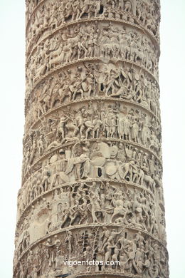 Columna Marco Aurelio ( 180 d.C.). 