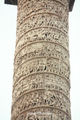 Columna Marco Aurelio ( 180 d.C.). 