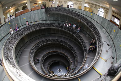 Escalera espiral del Vaticano. 