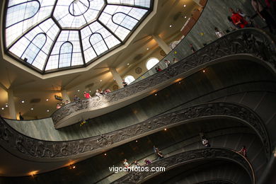 Escalera espiral del Vaticano. 