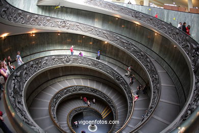 Escalera espiral del Vaticano. 