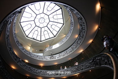 Escalera espiral del Vaticano. 