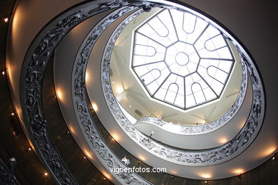 Escalera espiral del Vaticano. 