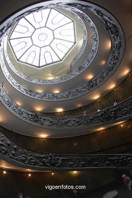 Escalera espiral del Vaticano. 