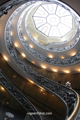 Escalera espiral del Vaticano. 