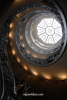 Escalera espiral del Vaticano. 