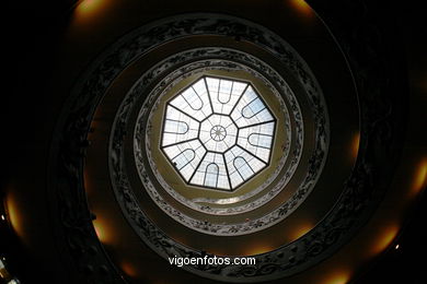 Escalera espiral del Vaticano. 