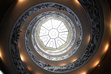 Escalera espiral del Vaticano. 