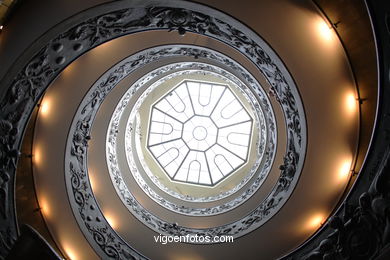 Escalera espiral del Vaticano. 