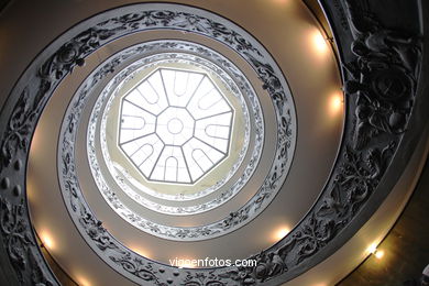 Escalera espiral del Vaticano. 