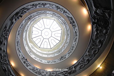 Escalera espiral del Vaticano. 