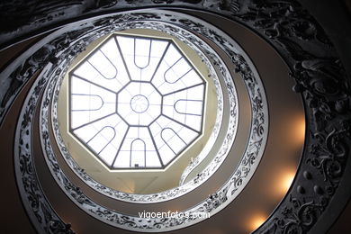 Escalera espiral del Vaticano. 