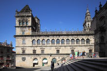 FACHADA DEL TESORO - CLAUSTRO - CATEDRAL DE SANTIAGO DE COMPOSTELA